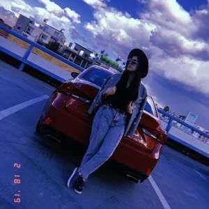 Meet your Posher, Lena